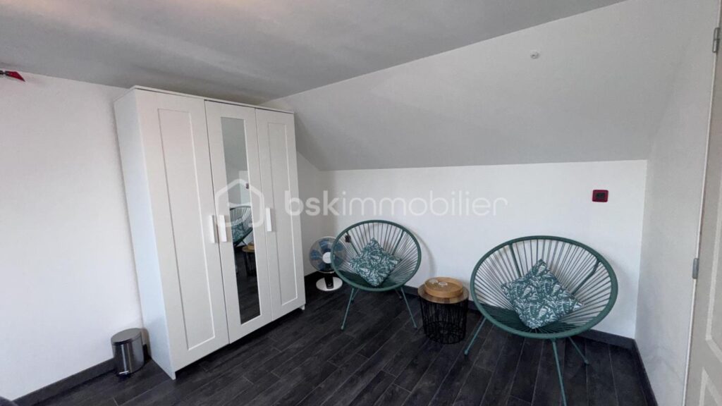 MAISON DE CARACTERE ENTIEREMENT MEUBLÉE – 7 pièces – 4 chambres – 180 m²