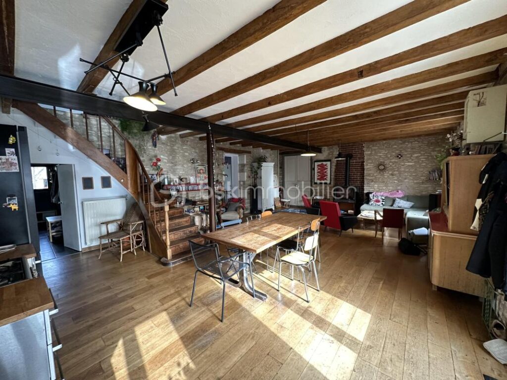 Maison en pierre avec dépendances et grand jardin – 5 pièces – 4 chambres – 132 m²