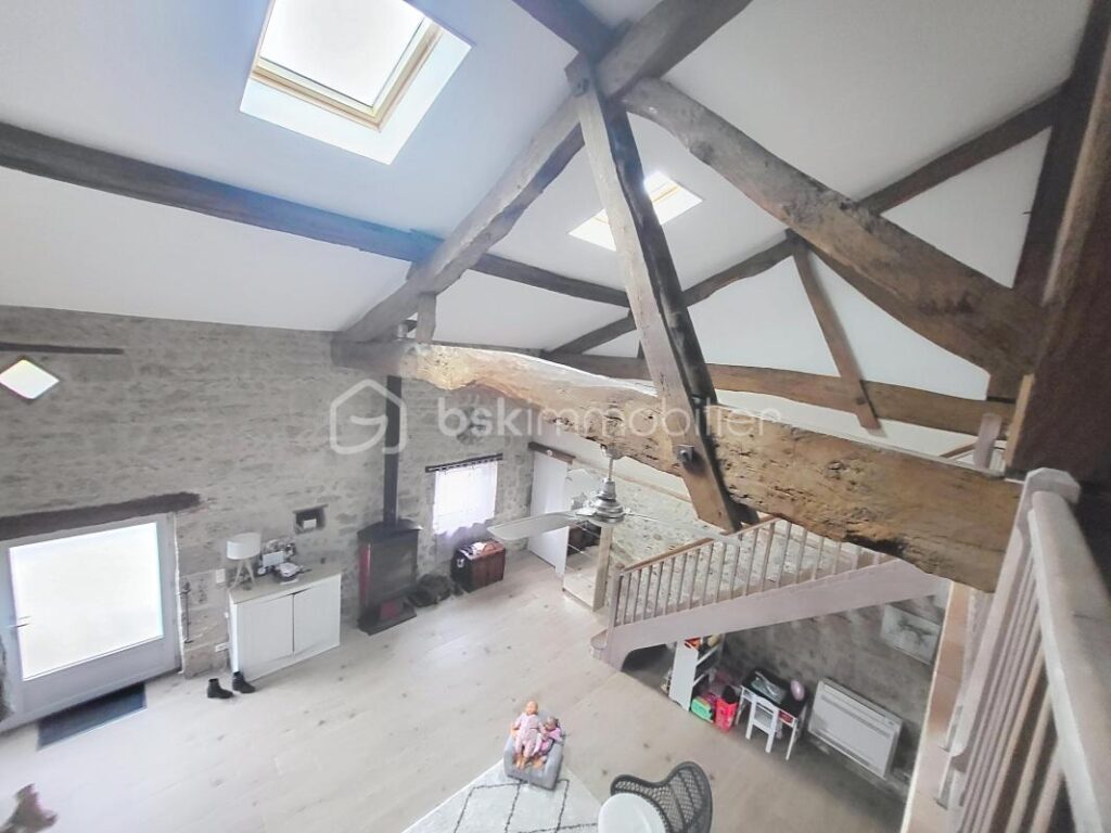 MAISON EN PIERRE- 4 CHAMBRES-JARDIN-PISCINE-GARAGE – 7 pièces – 4 chambres – 192 m²