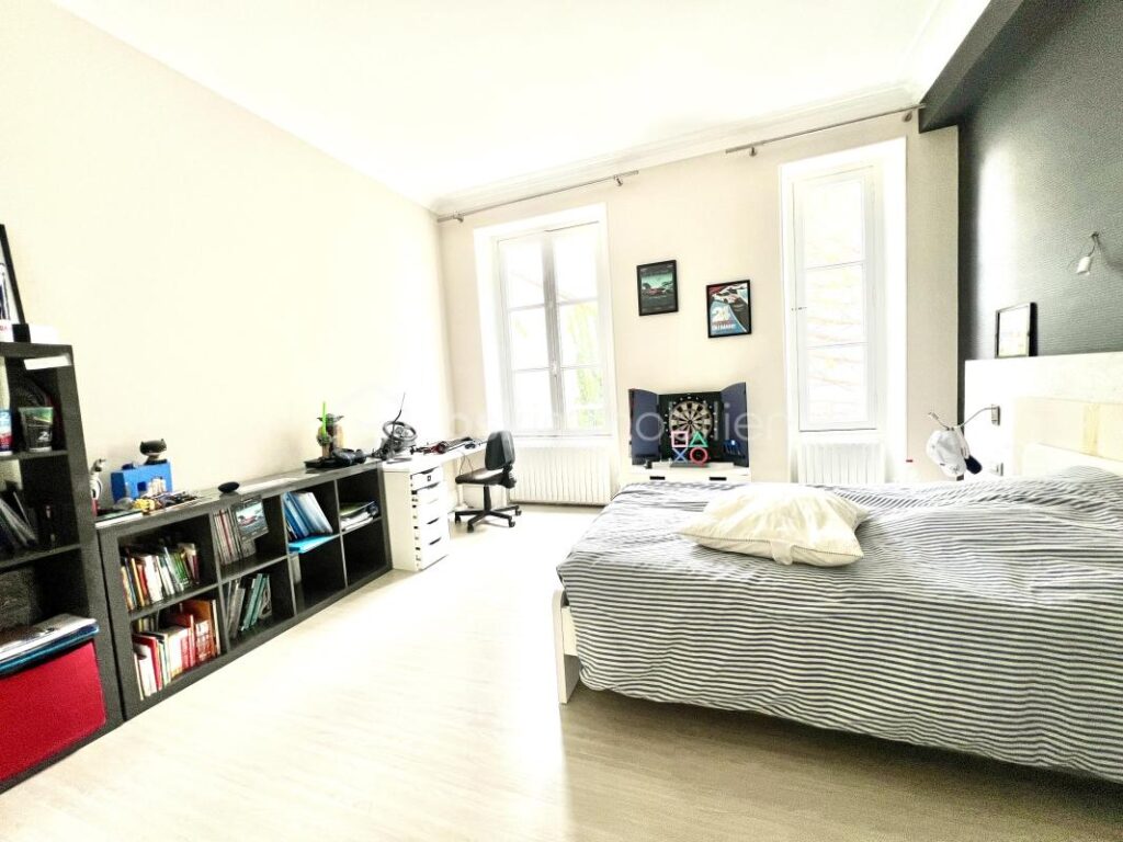 Maison bourgeoise au centre ville d’Etampes – 7 pièces – 6 chambres – 200 m²