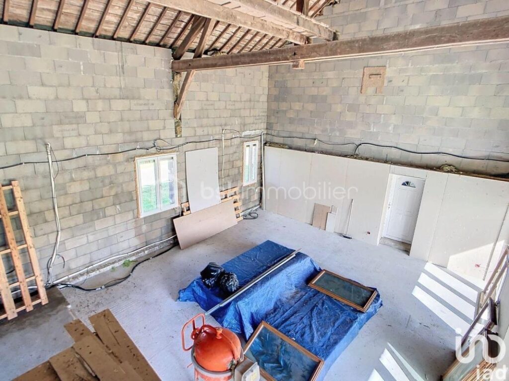 Grange à aménager – 5 pièces – 3 chambres – 215 m²