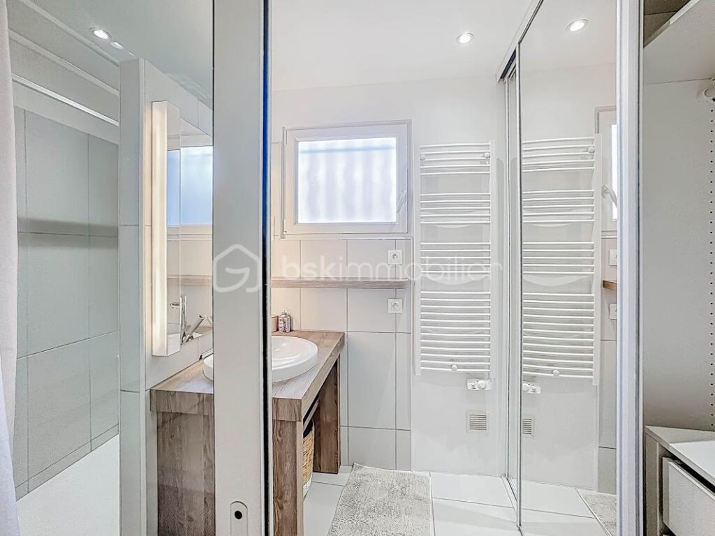 EXCLUSIVITÉ *** Magnifique Appartement T2 rénové de 45m2 avec vue canal à PALAVAS *** – 2 pièces – 1 chambre – 45 m²