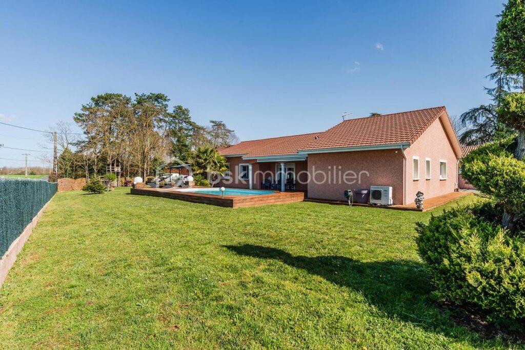 RARE MAISON PLAIN PIED DOUBLE GARAGE PISCINE SPA ET HAMMAM – 7 pièces – 4 chambres – 190 m²