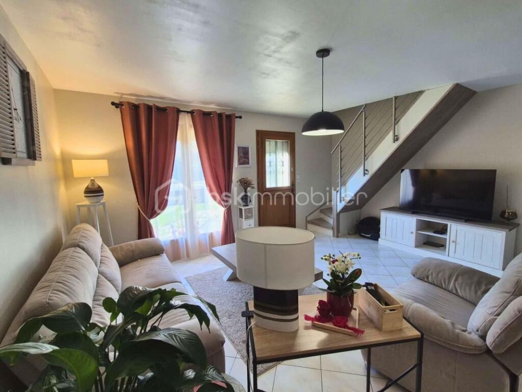 Maison individuelle 137m2, clé en main – Autonomie de plain‑pied – Vue sur étang – Terrain 860 m2 clos & garage – Aucun travaux – 4 pièces – 3 chambres – 137 m²