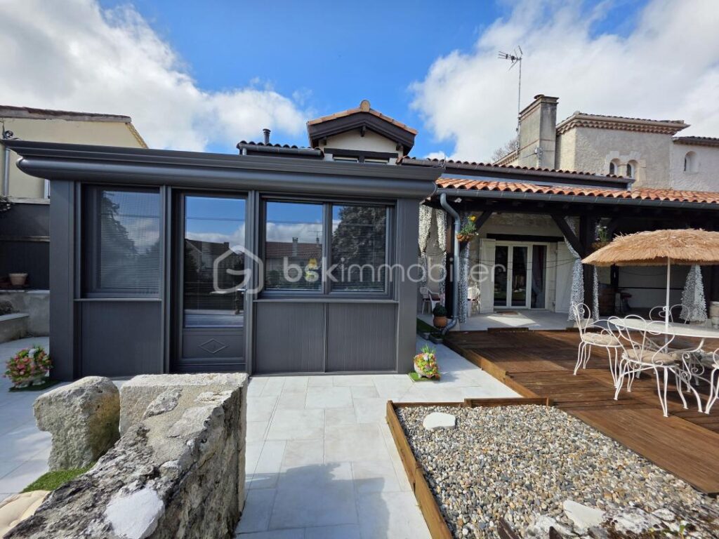 PROPRIETE DE VILLAGE EN PIERRE-3 CHAMBRES-MEZZANINE-JARDIN-CLOITRE – 5 pièces – 3 chambres – 181 m²