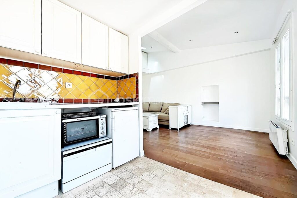 Appartement traversant au dernier étage avec ascenseur – 2 pièces – 1 chambre – 37 m²