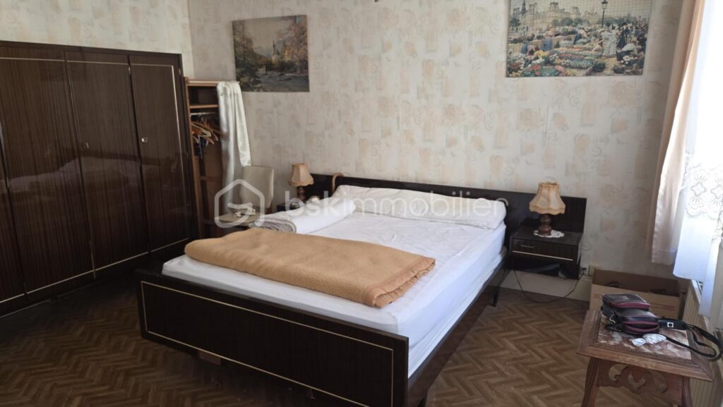 Maison en pierre 6 pièces – 89 m² – Vue Meuse – 3 chambres + grenier aménageable – 6 pièces – 3 chambres – 90 m²