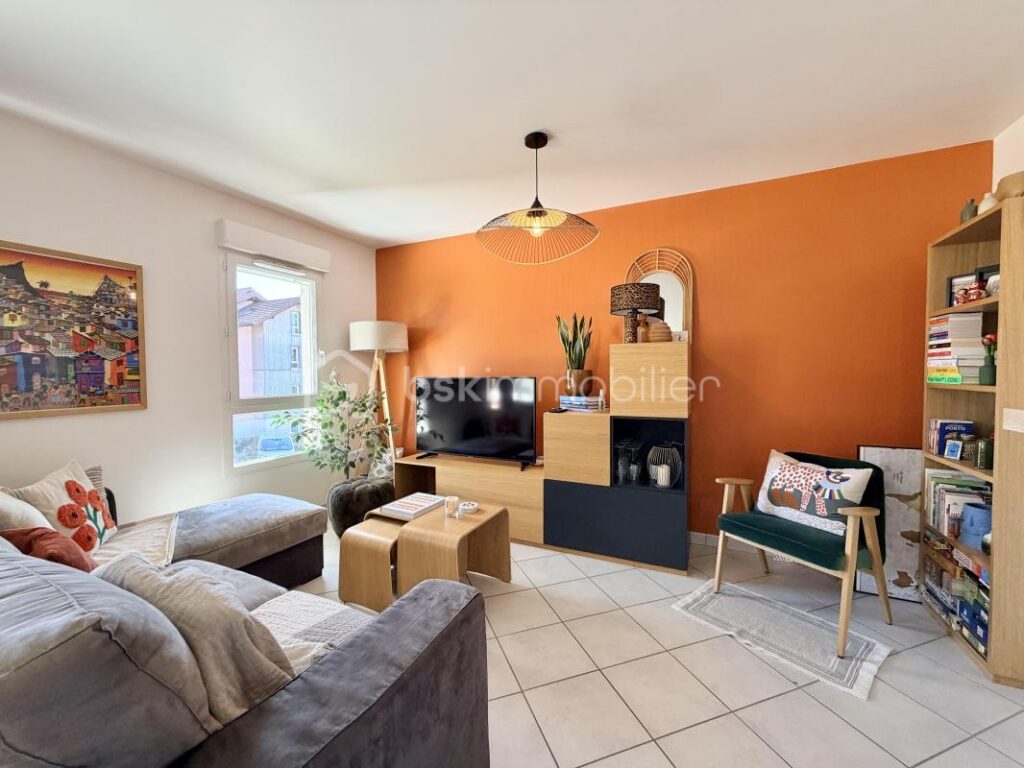Appartement T2 avec balcon, cave et garage au centre de Villaz – 2 pièces – 1 chambre – 52 m²