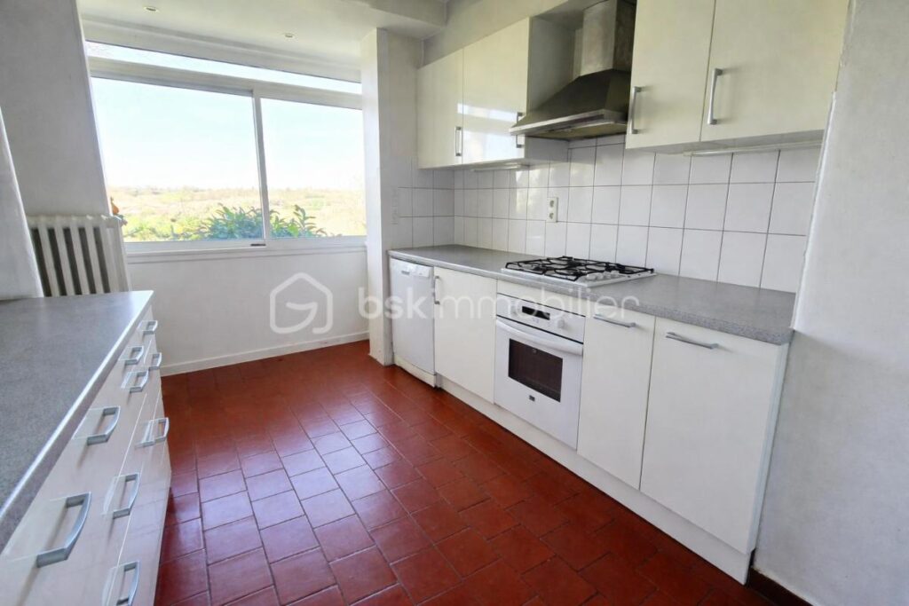 Maison de plain-pied 150 m² – Vue exceptionnelle sur les Pyrénées –Terrain divisible de 8 290 m² – 5 pièces – 4 chambres – 153 m²