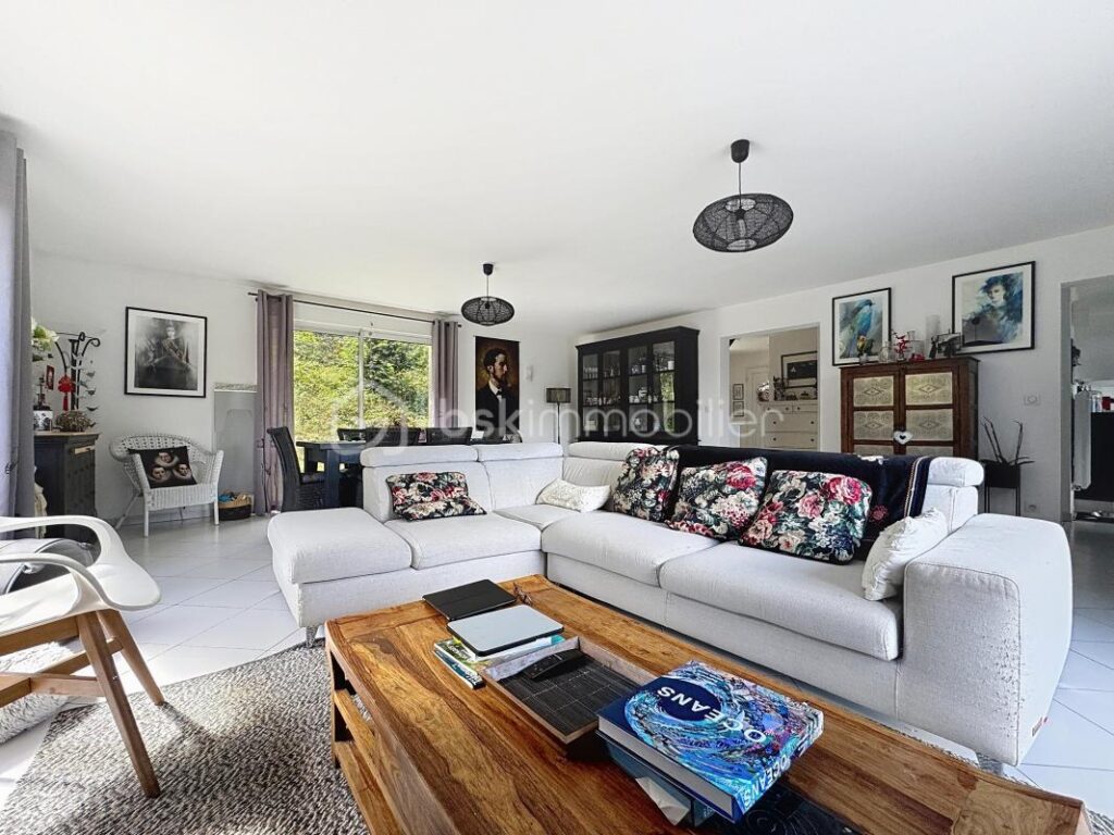 Élégante maison contemporaine de 149 m² au cœur d’un environnement privilégié – 5 pièces – 3 chambres – 149 m²