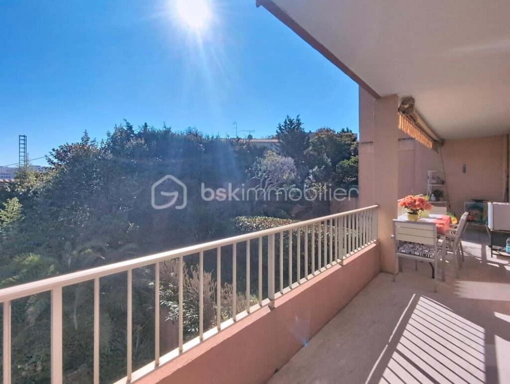 3P Cannes Croix des Gardes – Terrasse 19 m² – Piscine – Calme – Parking – 3 pièces – 2 chambres – 62 m²