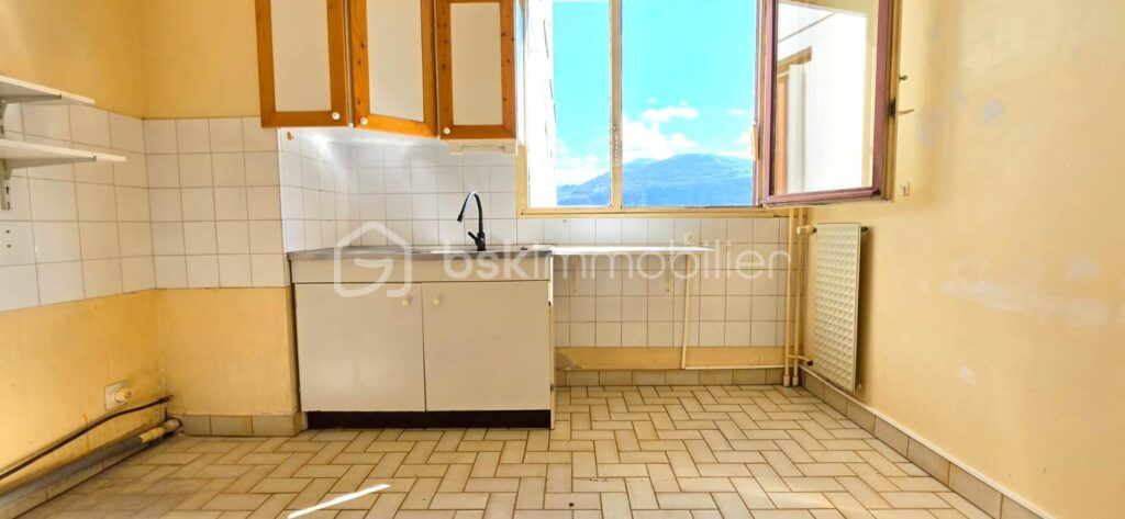 T3/T4 85M² L’OPPORTUNITÉ pour un projet de rénovation sur mesure – 4 pièces – 3 chambres – 83 m²