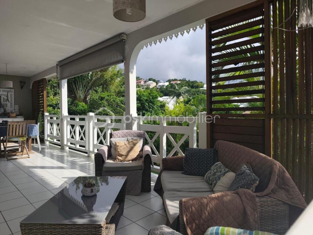 Villa familiale avec piscine et jacuzzi – 7 pièces – 6 chambres – 153 m²