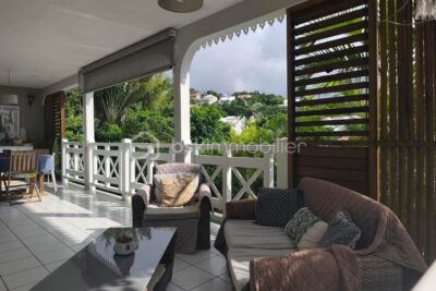 Villa familiale avec piscine et jacuzzi – 7 pièces – 6 chambres – 153 m²