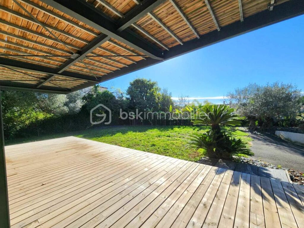 À Pézenas, superbe villa d’architecte – 3 pièces – 3 chambres – 180 m²