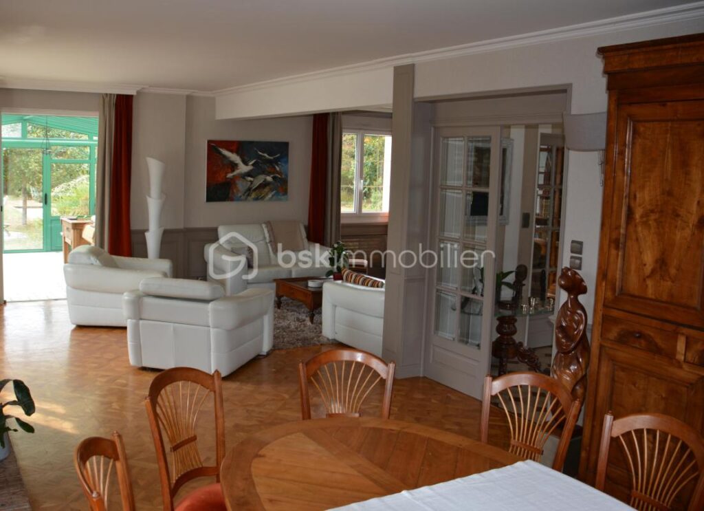 Maison d’exception de 200 m² avec piscine et domaine de 15 000 m² – Cadre naturel préservé – Le Mesnil-Roch (axe Rennes-Saint Malo) – 9 pièces – 5 chambres – 200 m²