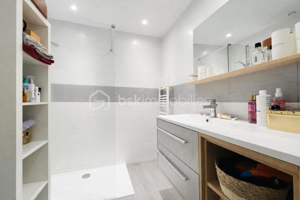 À vendre – Appartement de charme au cœur de Pommiers – 60m² – Vue vignes – 3 pièces – 2 chambres – 60 m²