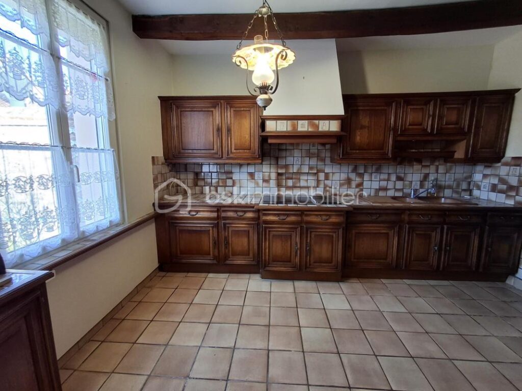 ***CHARMANTE MAISON ANCIENNE VIEUX NEUVILLE 4 CHAMBRES (VUE MER) ET BEAU TERRAIN 420 M2 GARAGE FERME*** – 7 pièces – 4 chambres – 135 m²