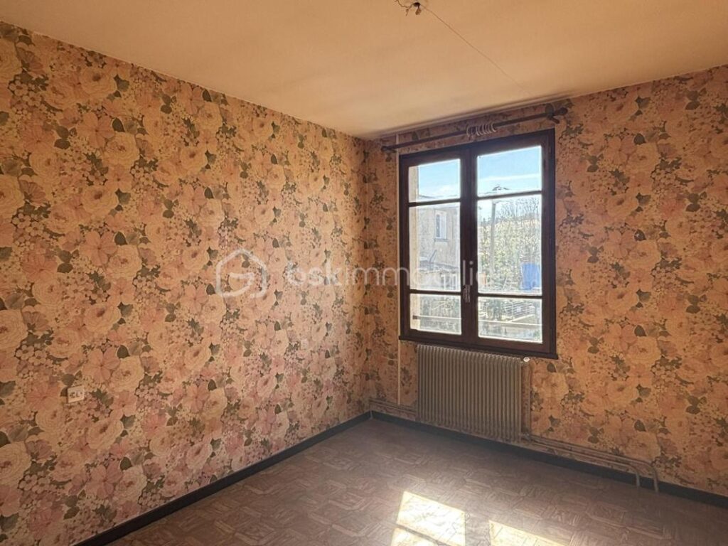 Maison à proximité immédiate de la Cité – 3 chambres + un bureau – jardin – garage – sous-sol – 4 pièces – 3 chambres – 106 m²