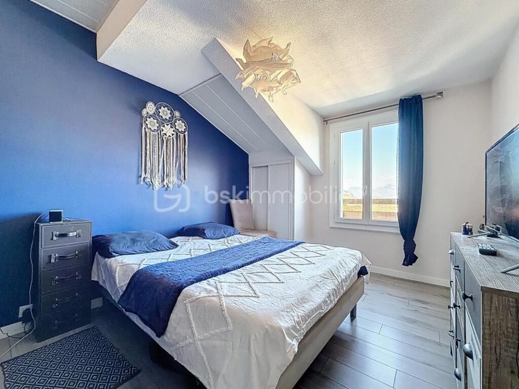 Appartement T3 de 75m2 environ avec terrasse – DERNIER ÉTAGE – 3 pièces – 2 chambres – 75 m²