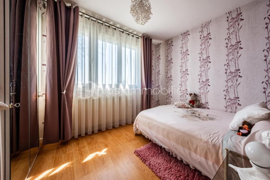 Charmante maison avec piscine à vendre – Idéalement située ! – 5 pièces – 4 chambres – 120 m²