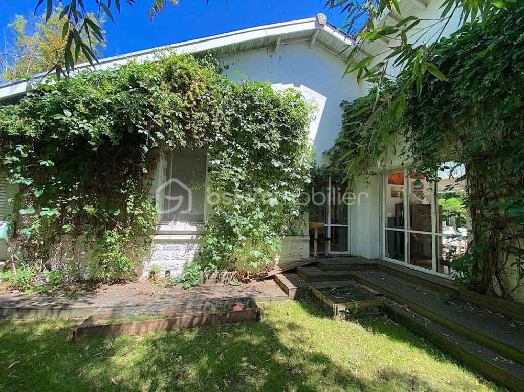 Maison avec 4/5 chambres + un studio indépendant + une piscine !!! De l’espace, du calme et du charme !!! – 8 pièces – 5 chambres – 215 m²