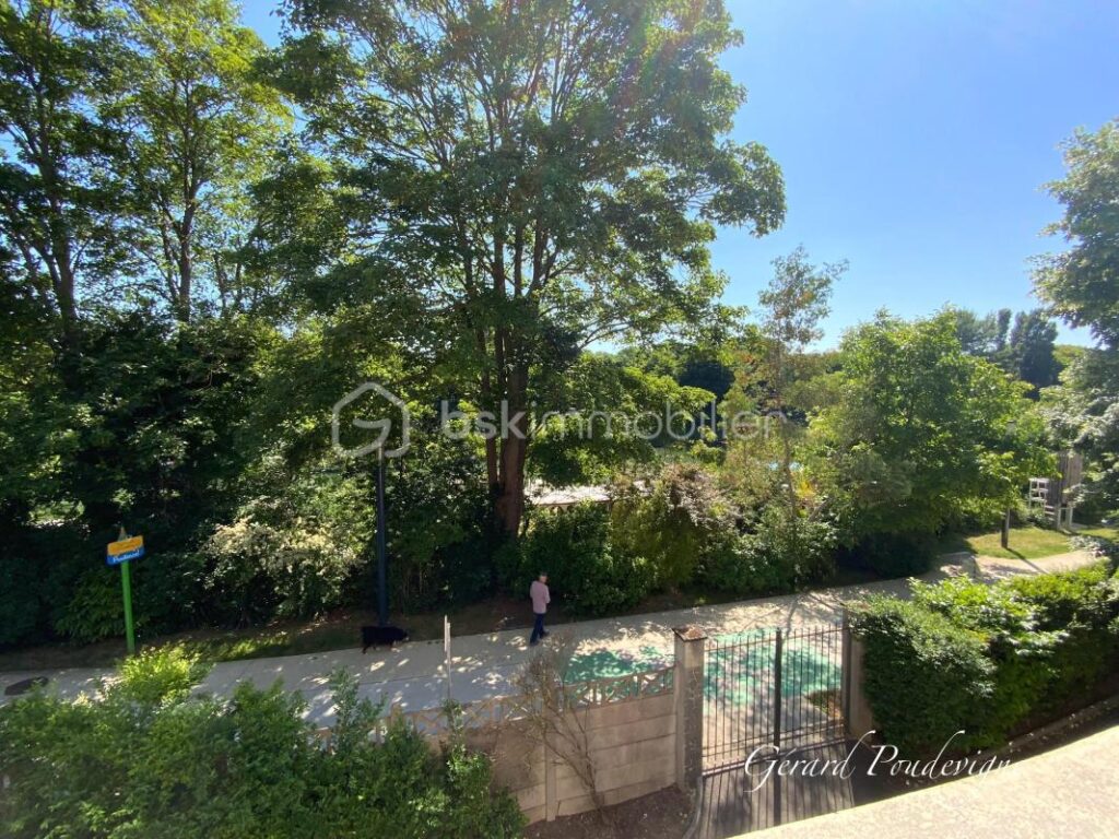 Le Port-Marly- Rue de Paris- Au calme- Prêt à habiter- – 4 pièces – 3 chambres – 62 m²