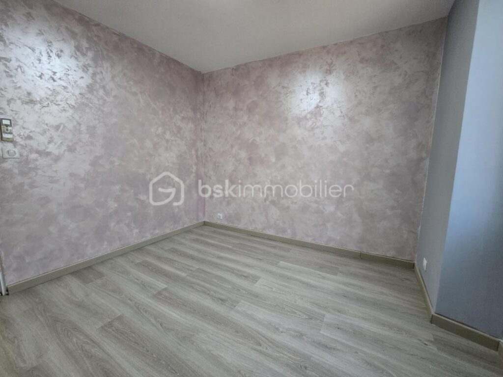 À VENDRE : Charmante maison de village à Cadenet – 4 pièces – 3 chambres – 75 m²