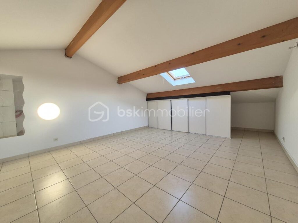 OLLIOULES: T3 EN DUPLEX AVEC TERRASSE – 3 pièces – 2 chambres – 53 m²