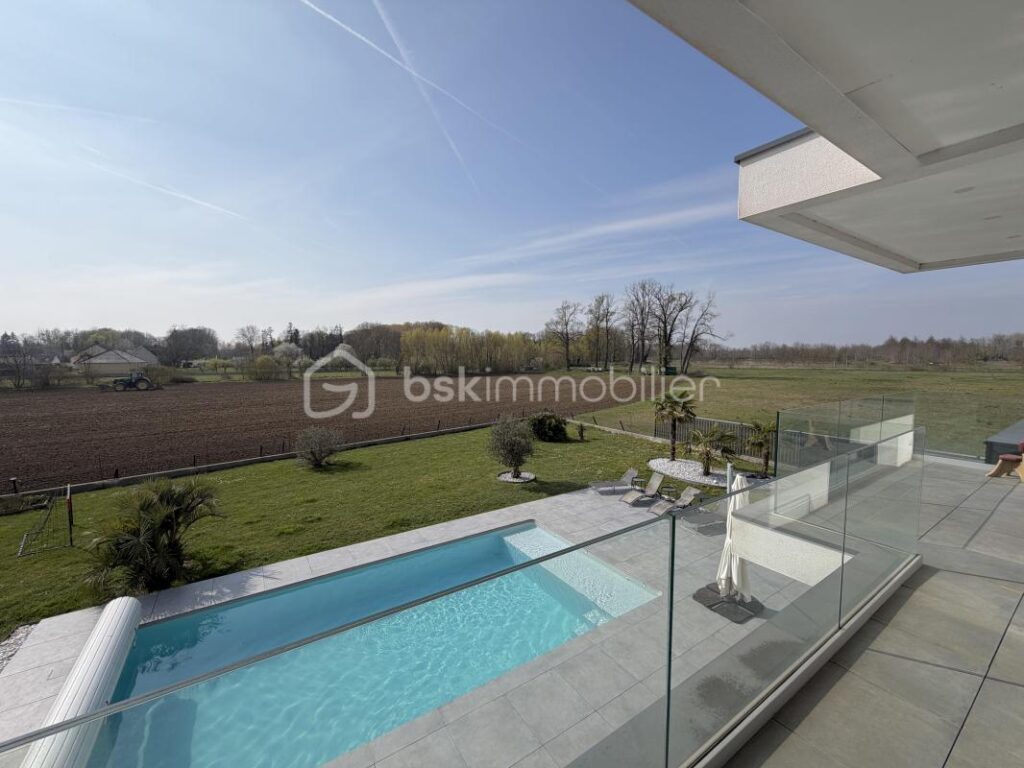 Sublime villa avec piscine à proximité de Troyes – 6 pièces – 4 chambres – 273 m²