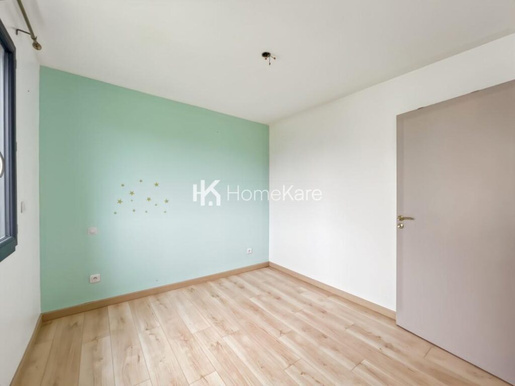 TRANQUILITÉ ASSURÉE ! – 6 pièces – 5 chambres – 130 m²