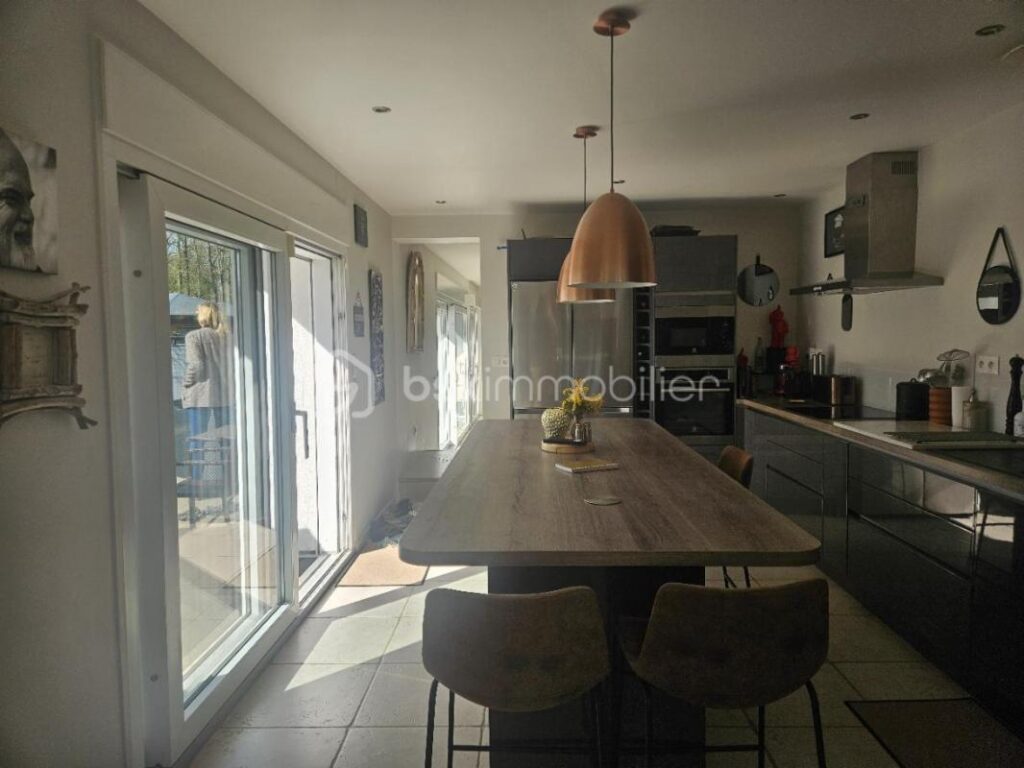 DEMEURE D’EXCEPTION À GOUVIEUX : Luxe, Calme et Proximité – 6 pièces – 4 chambres – 197 m²