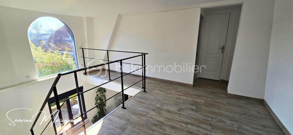 Propriété semi plain pied de 260 m² – 10 pièces – 6 chambres – 260 m²