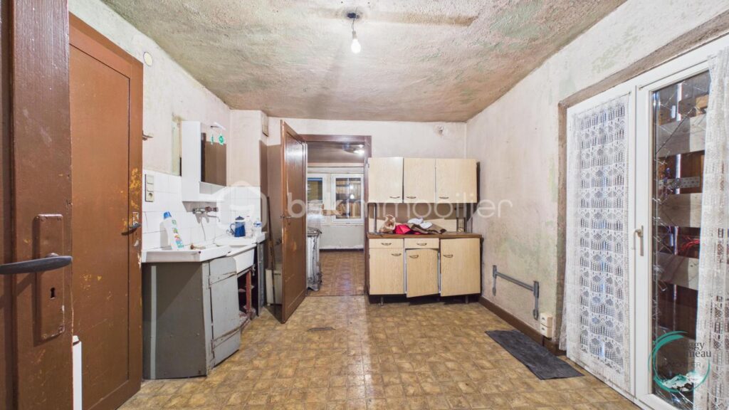 Maison individuelle à rénover – Fort potentiel – Cluses – 6 pièces – 5 chambres – 226 m²