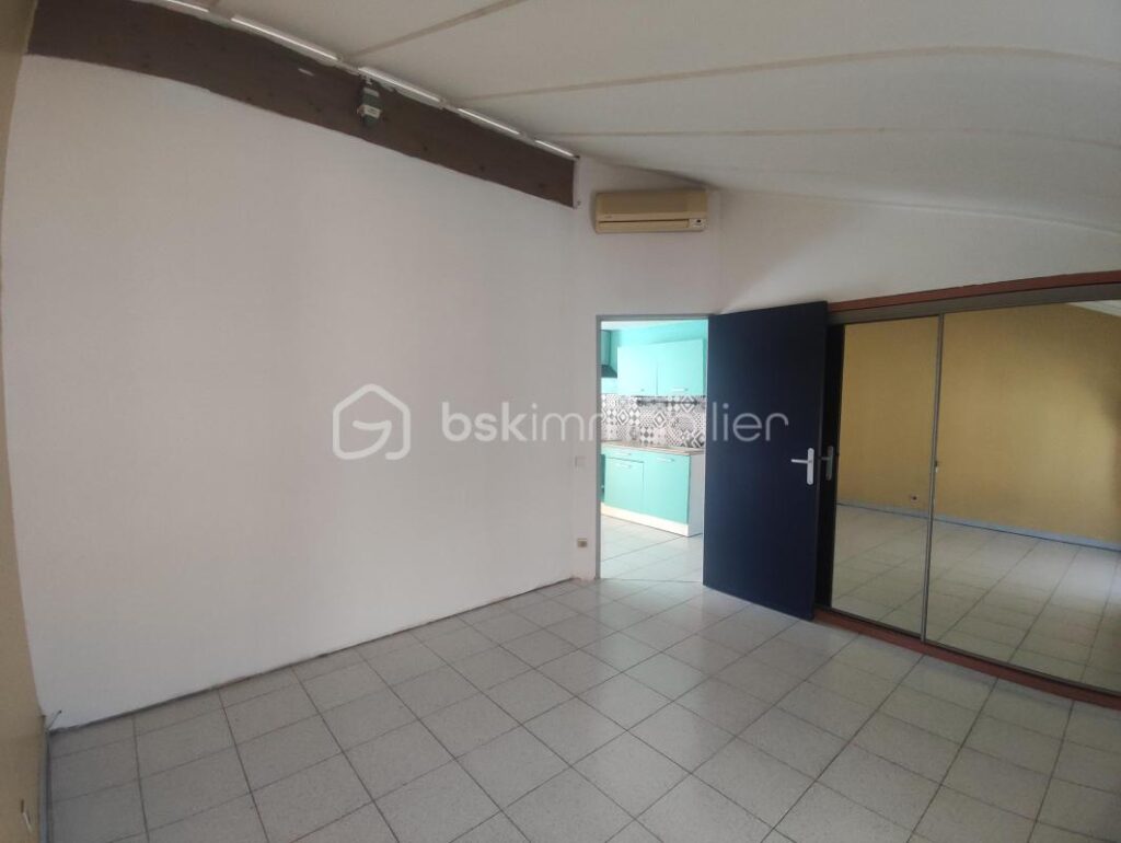 Appartement T3 de 68m² – Balcon avec vue dégagée – Cour privée – 3 pièces – 2 chambres – 68 m²