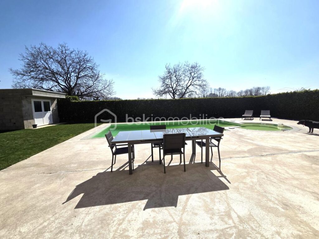 Villa contemporraine 490 000 € – 7 pièces – 5 chambres – 161 m²