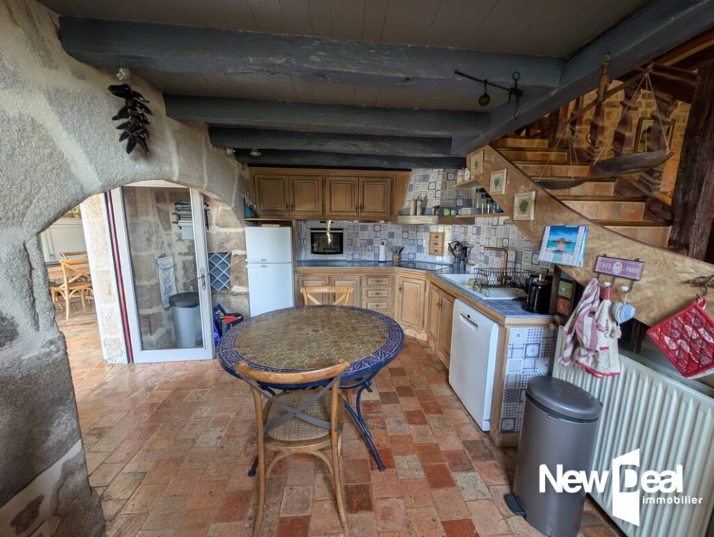 Propriété de charme en pierre – 290 m² – vue dominante – cadre d’exception – 10 pièces – 4 chambres – 230 m²