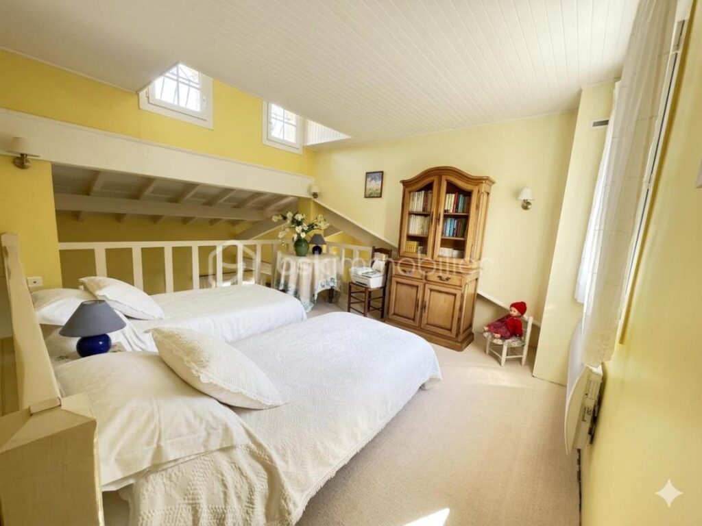 Propriété d’exception 5 chambres piscine terrain de 6800 m2 – 6 pièces – 5 chambres – 174 m²