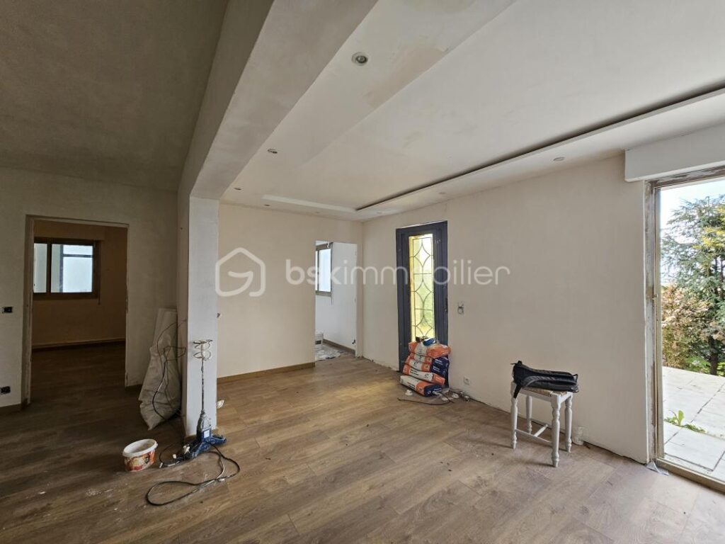 Champigny-sur-Marne (Coteaux) : Un potentiel brut avec vue sur la Tour Eiffel – 4 pièces – 3 chambres – 76 m²