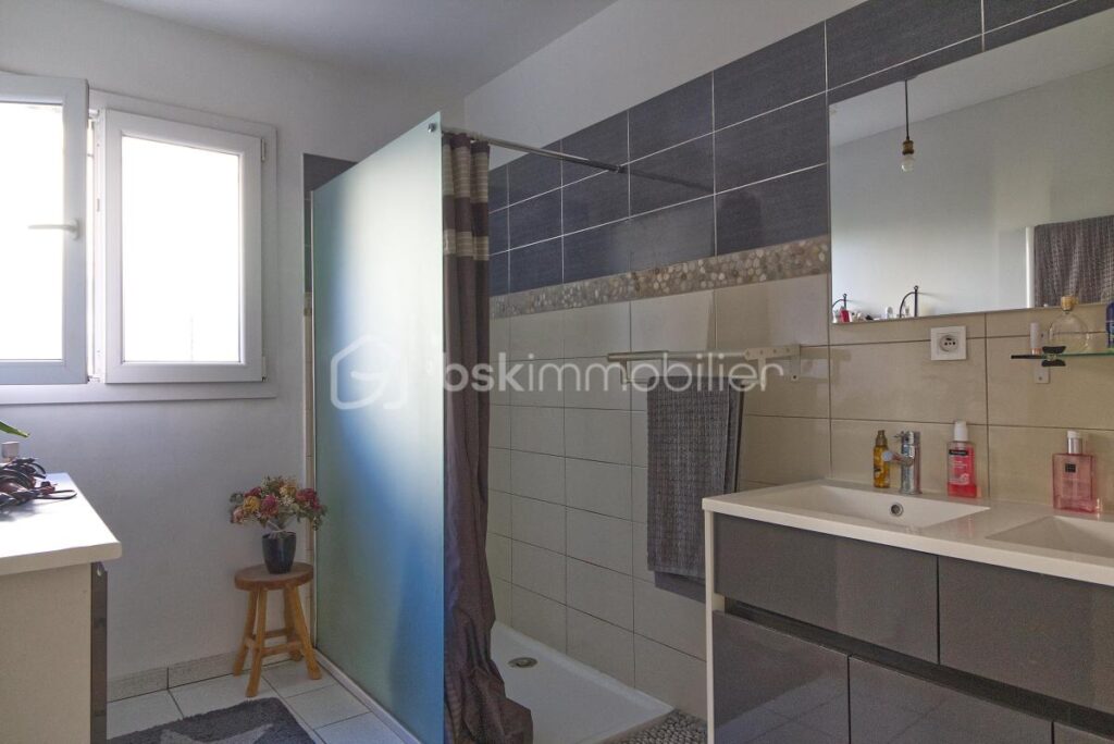 Villa F4 139 m² avec piscine – 4 pièces – 3 chambres – 139 m²