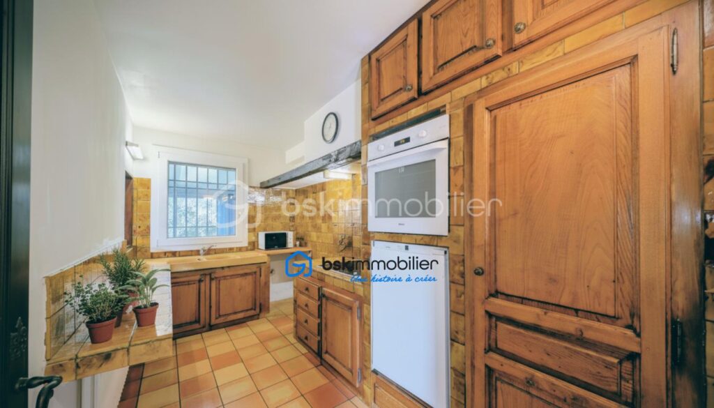 Exceptionnel ! Rare sur le secteur. Villa au cœur des Alpilles, jardin, piscine, terrain clôturé – 5 pièces – 4 chambres – 148 m²