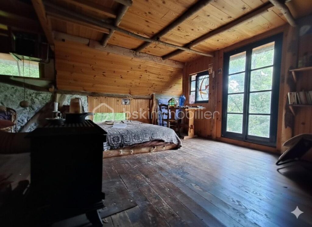 L’authenticité et le rêve: la grange de Jean-Pierre – Un hectare de nature en montagne – 2 pièces – 1 chambre – 30 m²