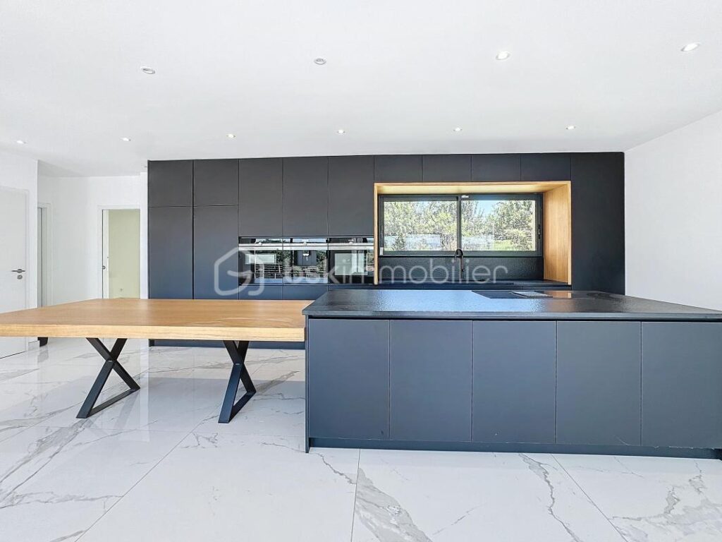 *** SUBLIME VILLA CONTEMPORAINE DE 198M2, AVEC PISCINE ET GARAGE *** – 6 pièces – 4 chambres – 198 m²