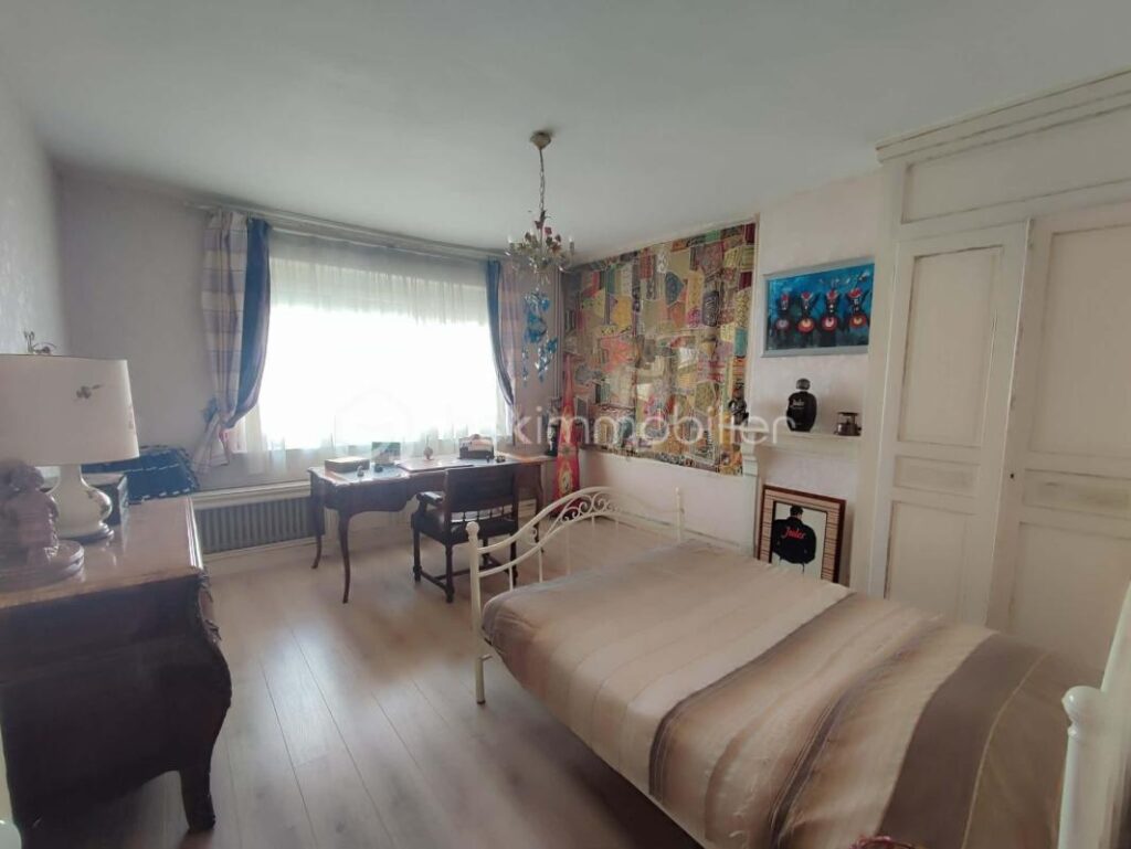 Maison de ville HYPER CENTRE PUR de 1948, 402m2, 15 pièces !!!! – 15 pièces – 9 chambres – 402 m²