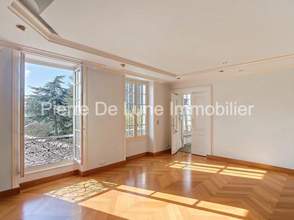 Propriété de caractère avec vue panoramique – 10 pièces – 4 chambres – 426 m²