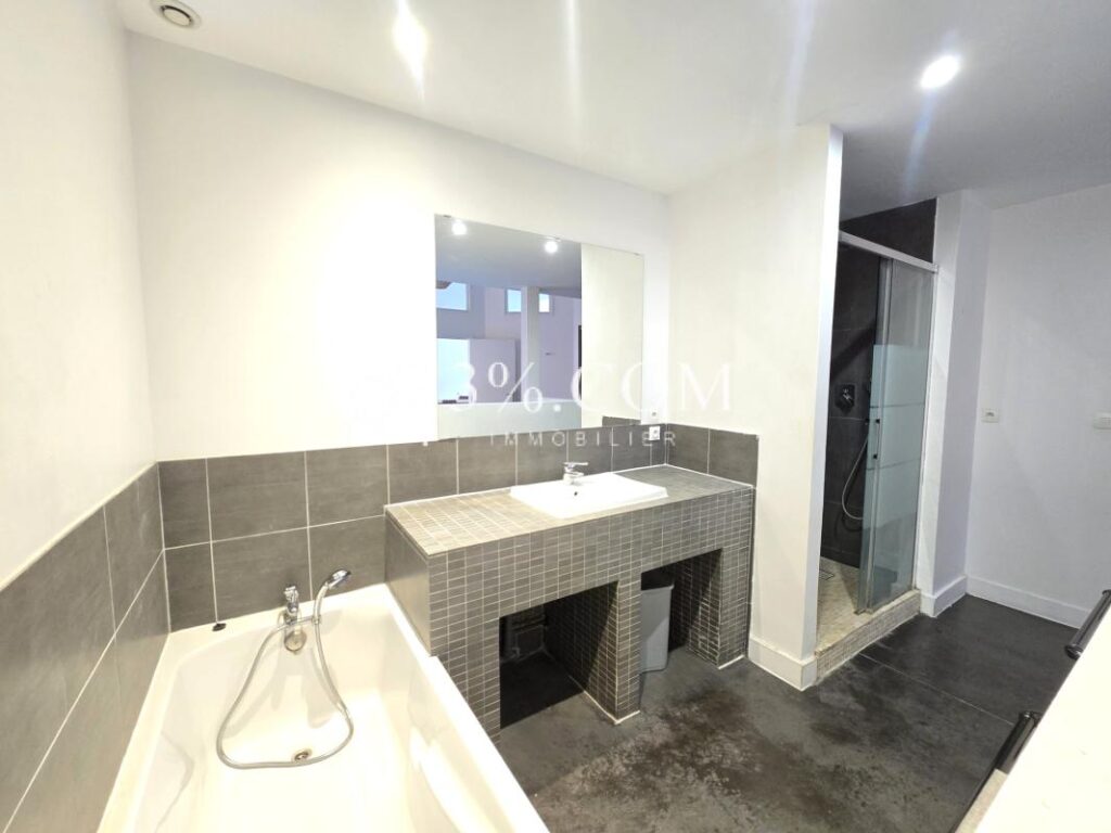 Loft de 128 m2 avec 2 terrasses + 2 places de parking – 4 pièces – 2 chambres – 128 m²