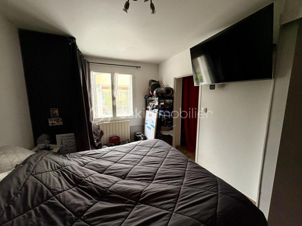 Grande maison familiale à la campagne – 6 chambres – Piscine couverte – Terrain avec dépendances – 10 pièces – 6 chambres – 205 m²