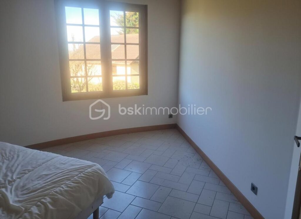 Maison atypique ronde dans un écrin de verdure en Vallée de la Vienne – 5 pièces – 1 chambre – 115 m²