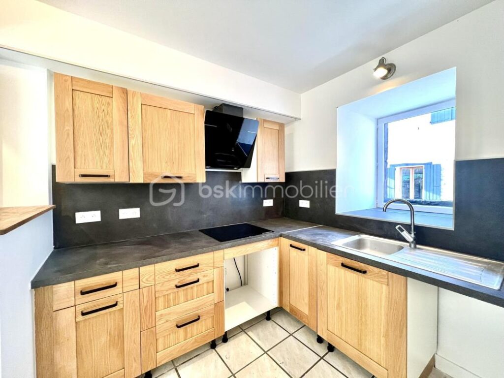 Charmante maison en pierres avec jardin – THEYS – 4 pièces – 2 chambres – 50 m²