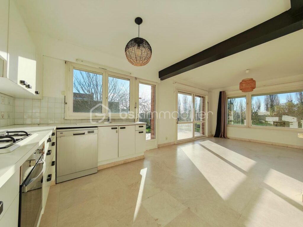 MAISON INDIVIDUELLE / LUMINEUSE +++ / 2 CHAMBRES POSSIBLE 3 / TERRAIN 567 M2 / JARDIN / VUE SUR LES CHAMPS – 4 pièces – 3 chambres – 110 m²